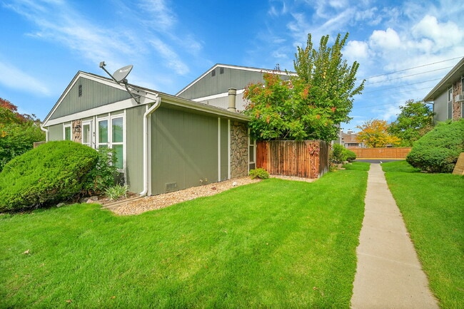 Building Photo - $1,695.00 - 2 Bedrooms, 1.5 Bathrooms, Sin...