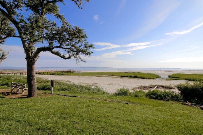 Building Photo - Furnished Two-Bedroom Coastal Condo | North End of Hilton Head
