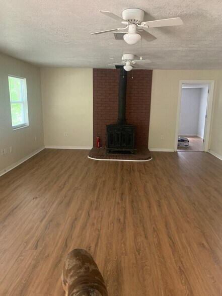 Building Photo - 15177 Oak Ln