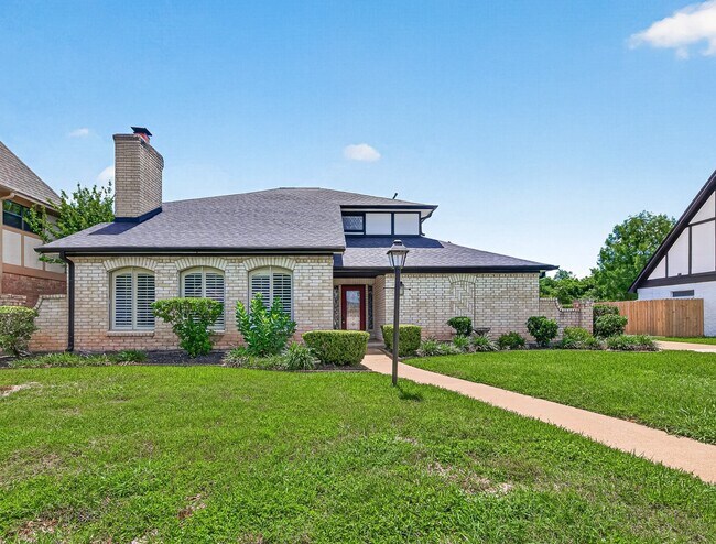 Building Photo - 4003 W Valley Dr