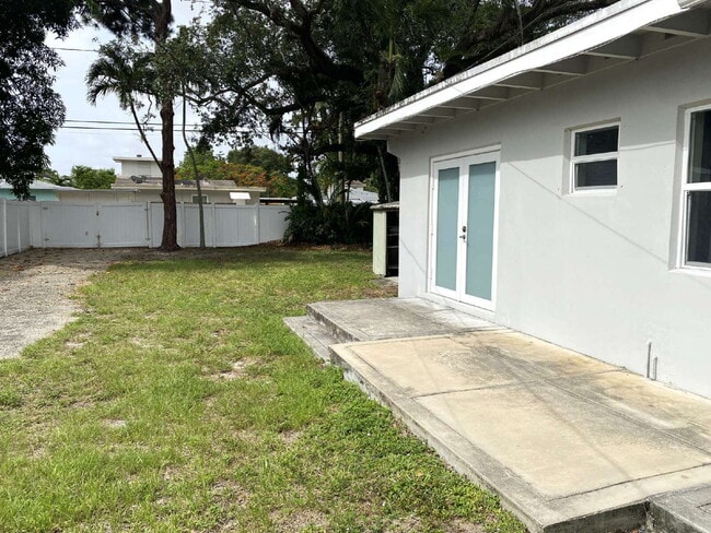 Building Photo - Charming & Private Furnished 1/1 in Croiss...