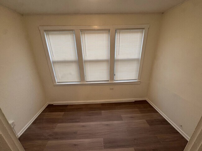 Building Photo - 8046 S Langley Ave