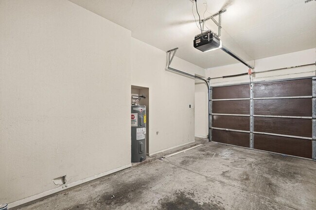 Building Photo - 1126 W Elliot Rd