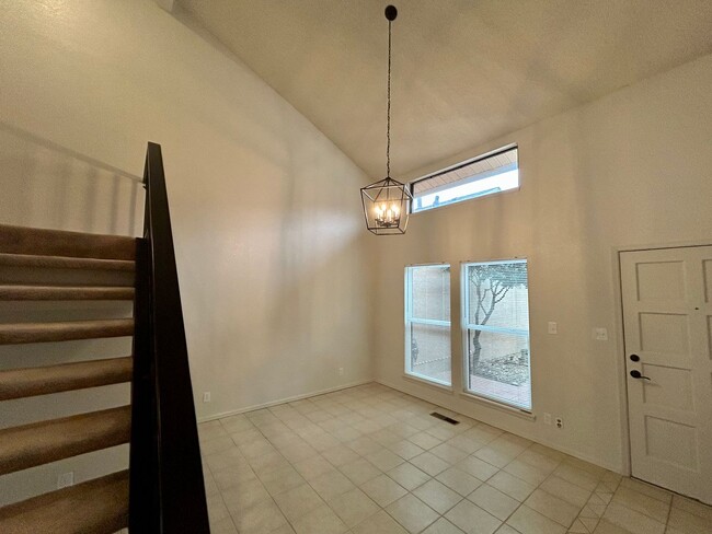 Building Photo - Gorgeous and spacious condo in a quiet and...