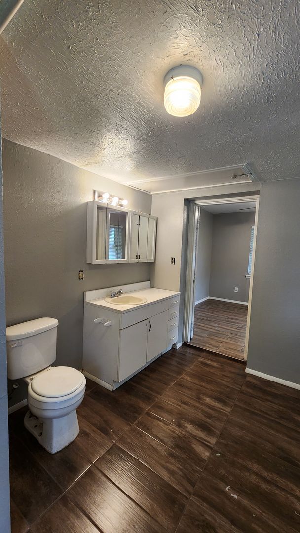 Building Photo - 4 Bed 2 Bath Home with Covered Carport in Bethany