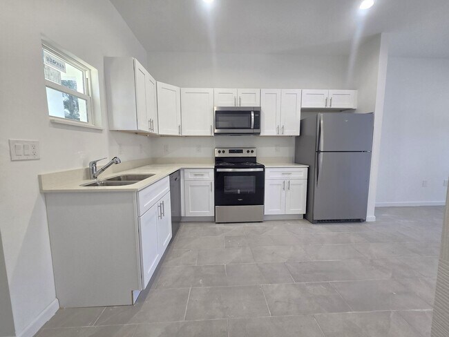 Building Photo - Brand new 2/2 in Lehigh Acres