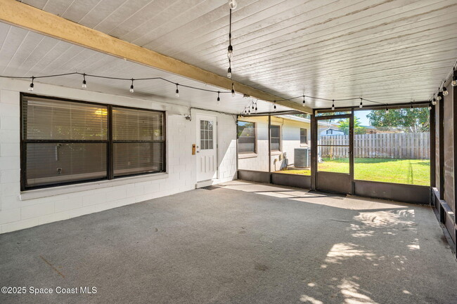 Building Photo - 1375 Crevalle Ave