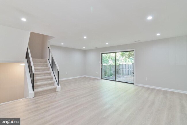Building Photo - 8748 Ridge Hollow Ct