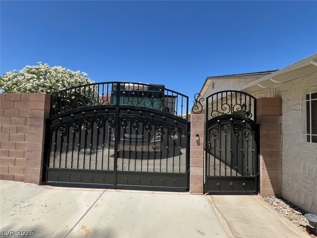 Building Photo - 3310 W Mardon Ave
