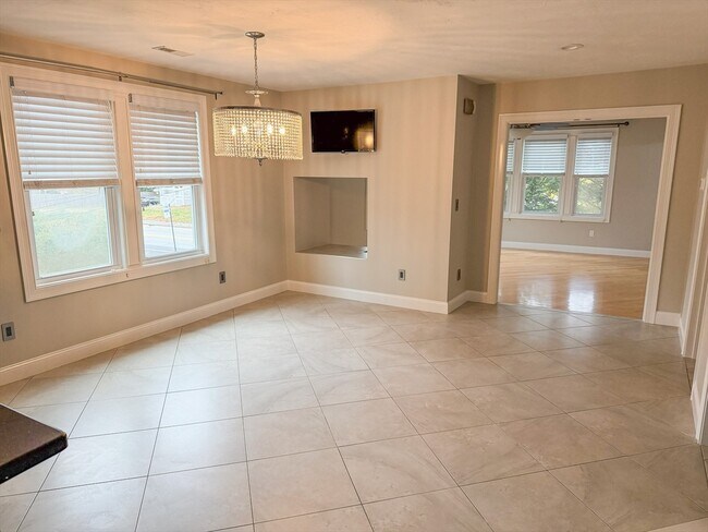 Building Photo - 1132 W Boylston St