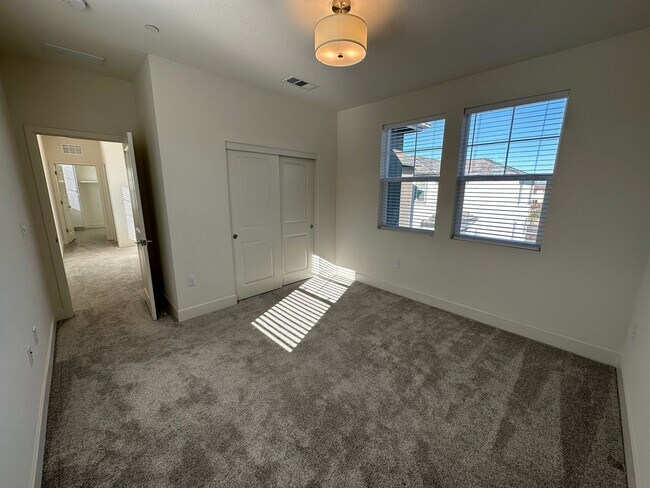 Building Photo - 2056 Marina Dr