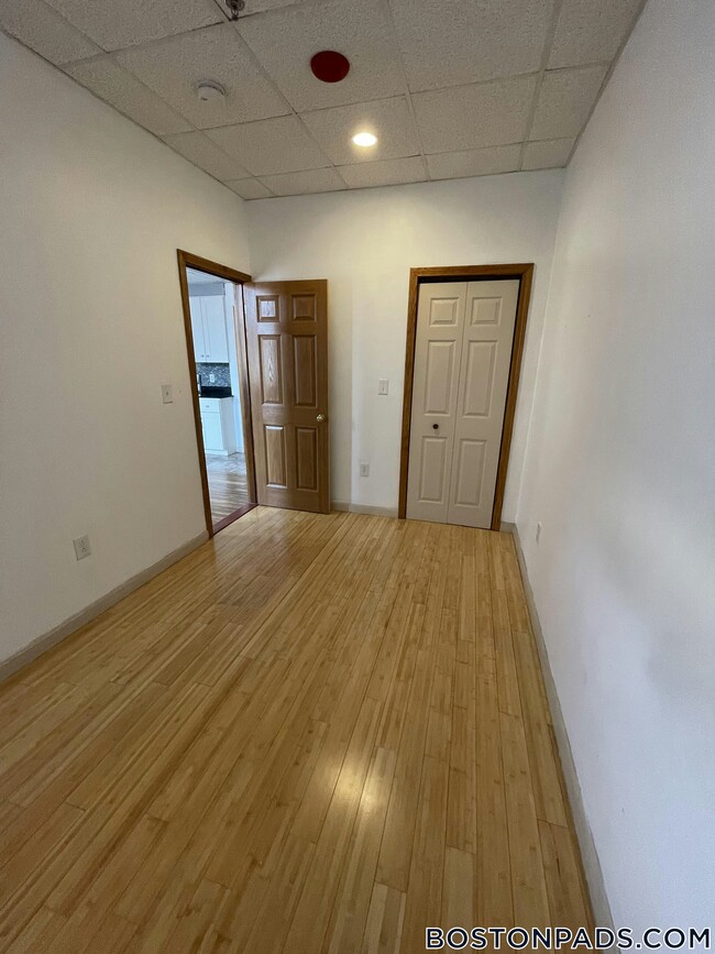 Building Photo - 72 Kneeland St