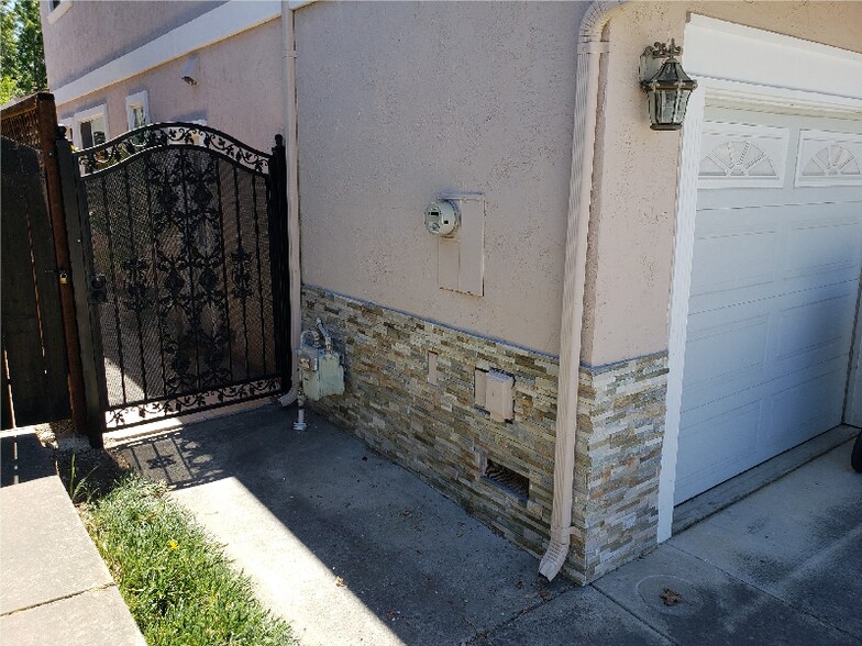 Building Photo - 3133 Teddington Dr