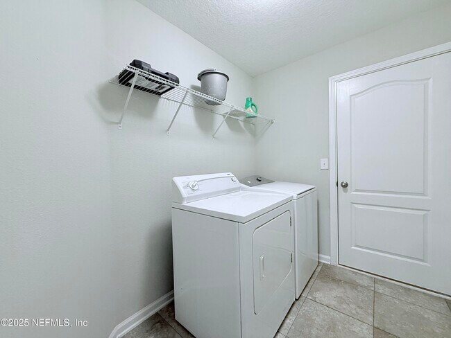 Building Photo - 304 Green Turtle Ln