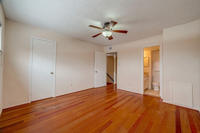 Building Photo - 6410 Del Monte Dr