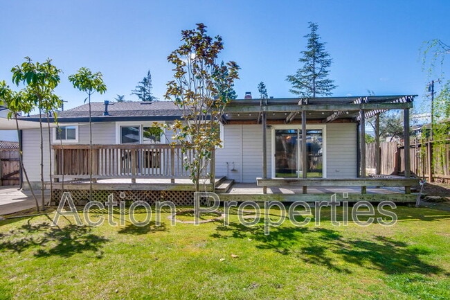 Building Photo - 485 Benvenue Ave