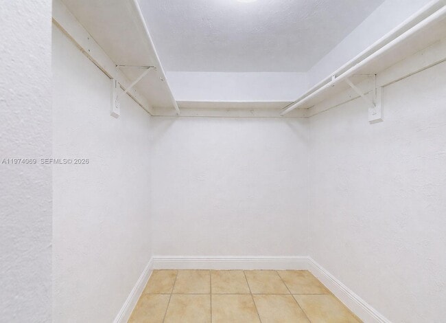 Building Photo - 13715 Kendale Lakes Cir