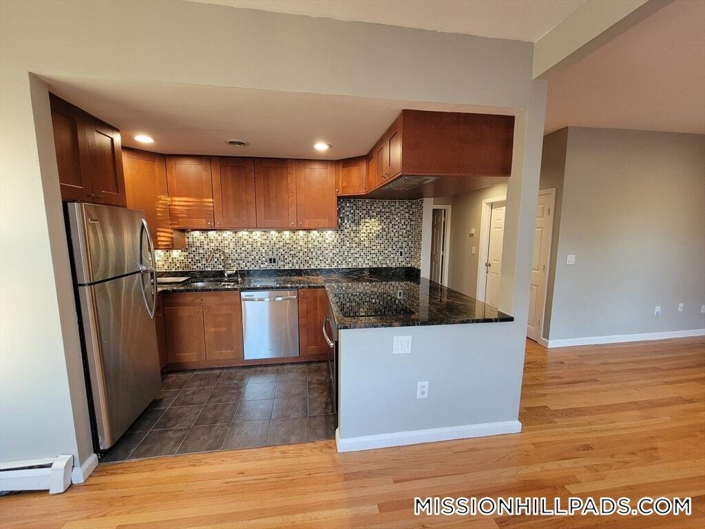 Building Photo - 390 Riverway