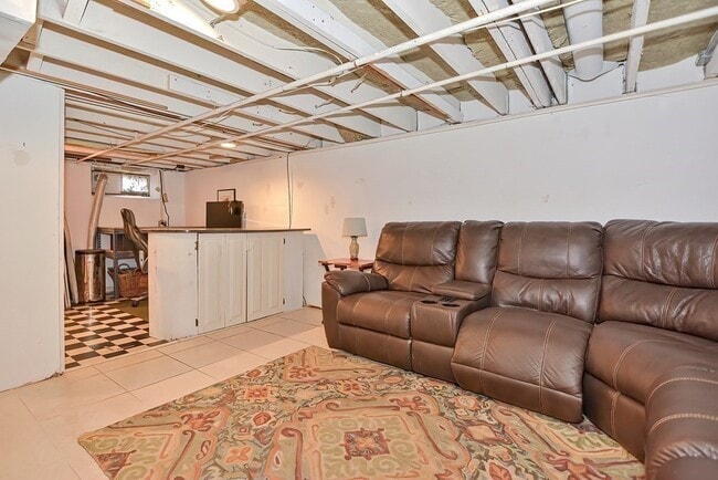 Building Photo - 8 Regency Dr