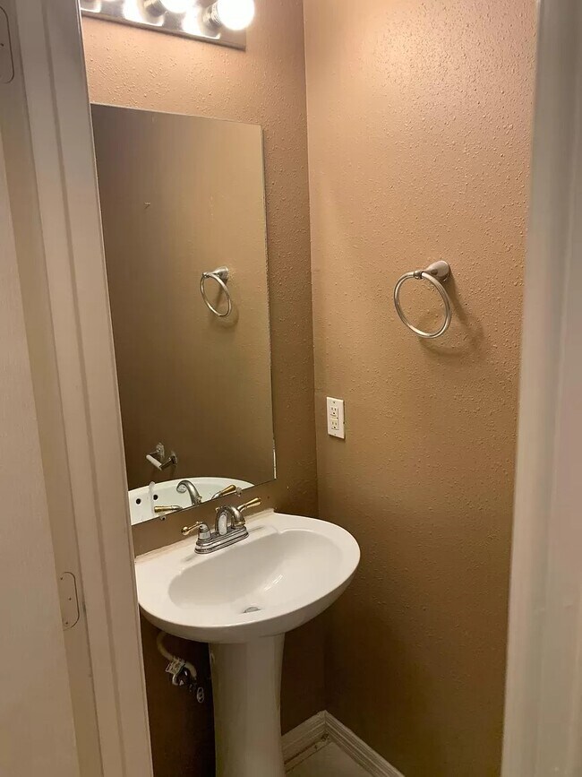 Building Photo - 4227 Benard Ct