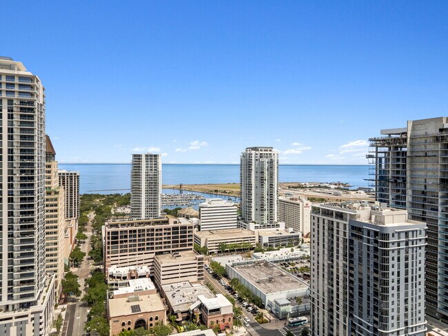 Building Photo - 400 Central Ave