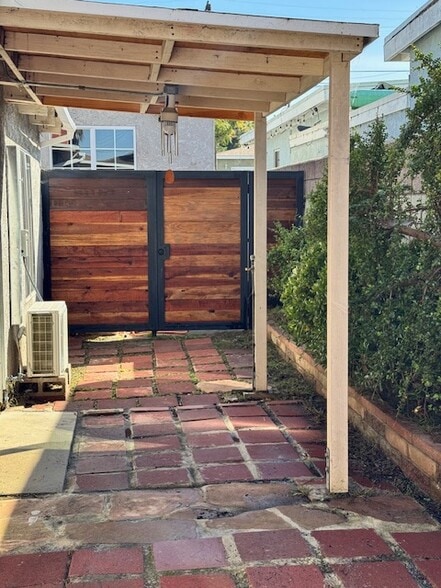 Building Photo - 4701 1/2 W 168th St