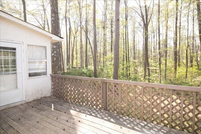 Building Photo - Spacious 3/2 Ranch Home w/ 2 Car Garage in Quiet Neighborhood