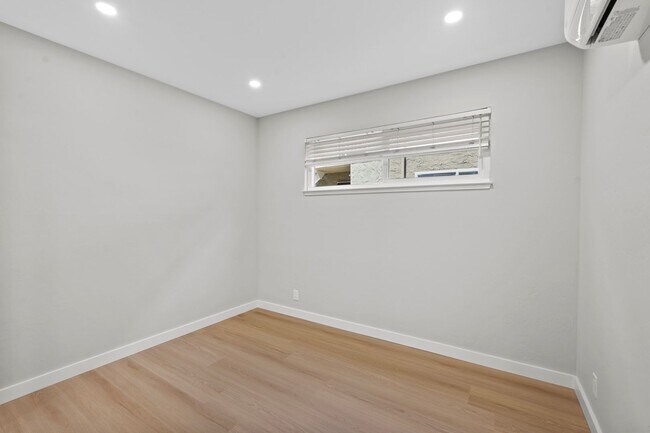 Building Photo - 836 Blair Ave