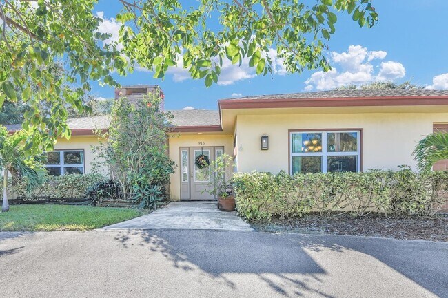 Building Photo - 916 Roberts Rd