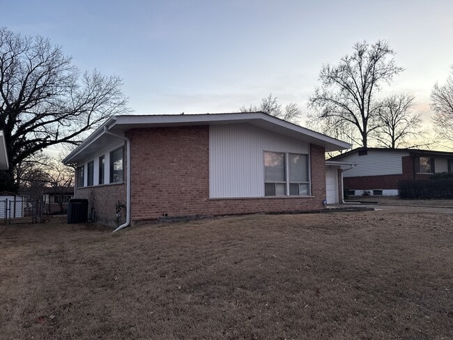 Building Photo - 1475 Hollywood Ln