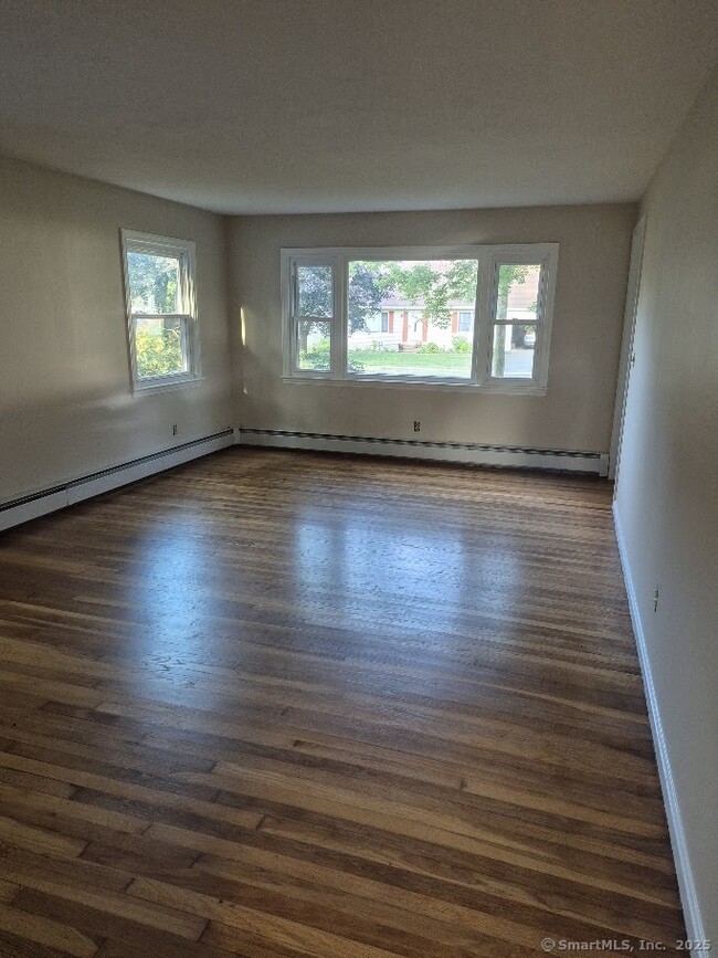 Building Photo - 404 Denslow St