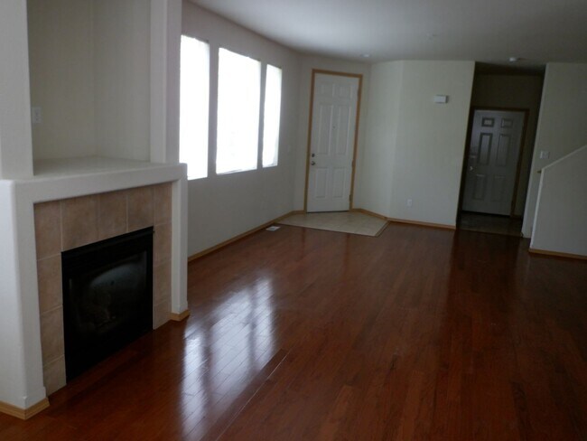 Building Photo - 2320 Simmons St