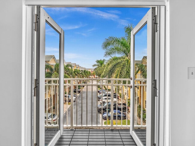 Building Photo - 2329 Vintage Dr