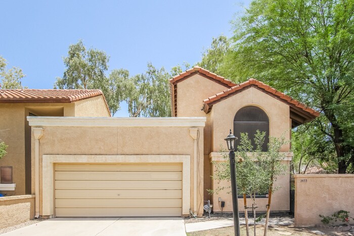 Primary Photo - 2033 N Sunset Dr