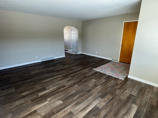 Building Photo - 1044 Park Ave