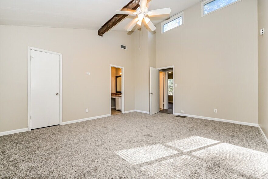 Building Photo - 5001 Gracehill Rd