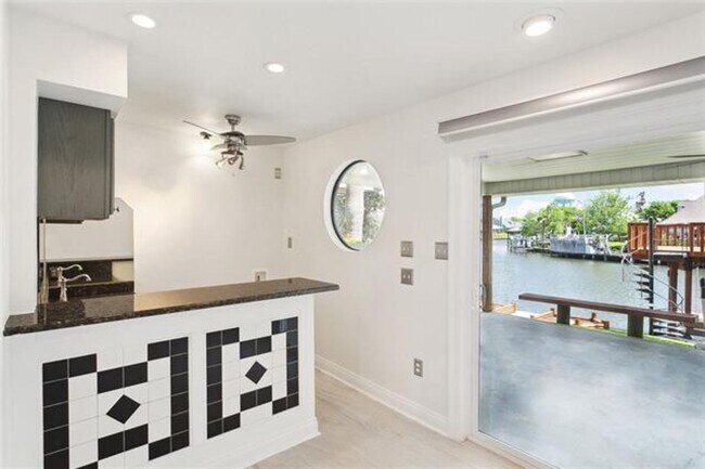 Building Photo - Beautiful Water Front Home