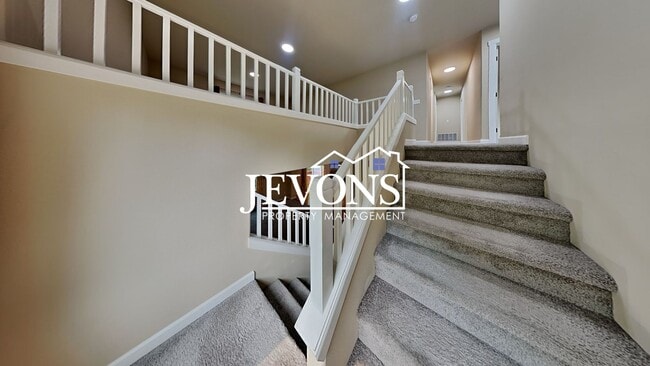 Building Photo - Spacious 5-bedroom home in a great community with 2-car garage, washer and dryer, just minutes fr...