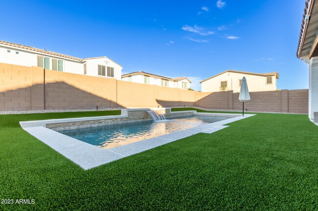 Building Photo - 14038 W Desert Hollow Dr