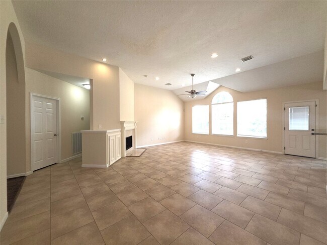 Building Photo - 9630 Green Valley Ln