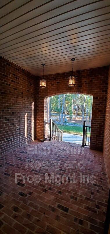 Building Photo - 550 Cottonfield Cir