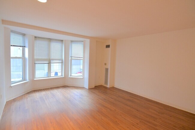 Building Photo - 75 Peterborough St