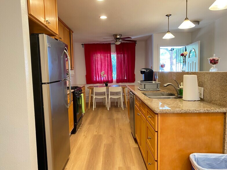 Building Photo - 7672 Amazon Dr