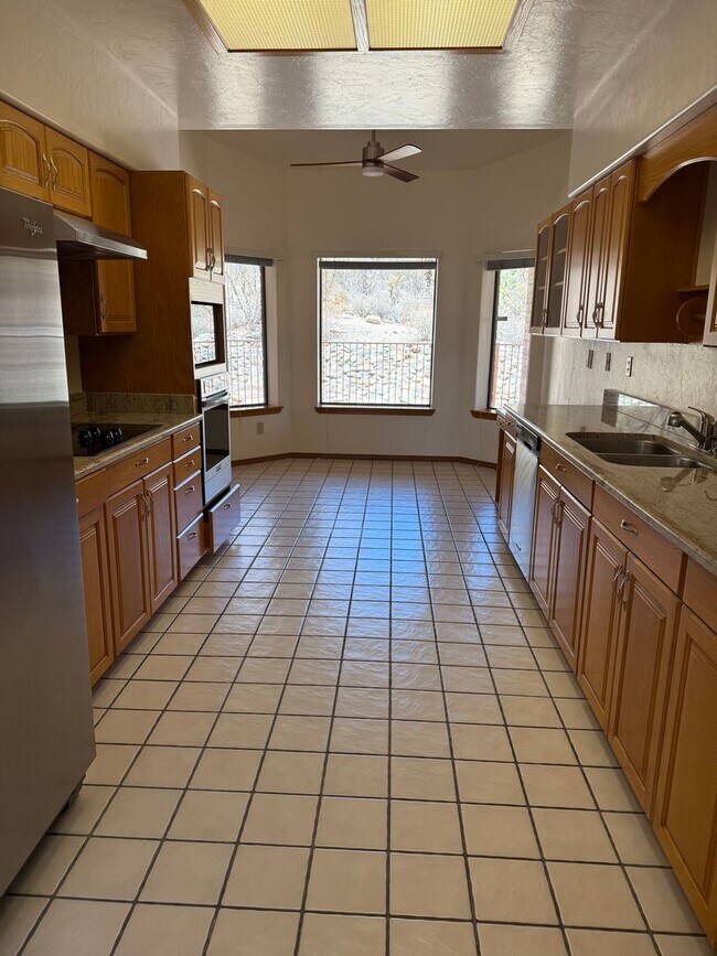 Building Photo - Tucson Foothills Home