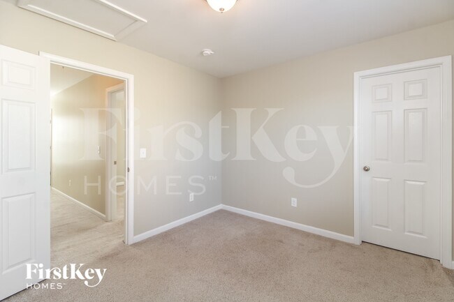 Building Photo - 4640 Midstream Crossing Dr