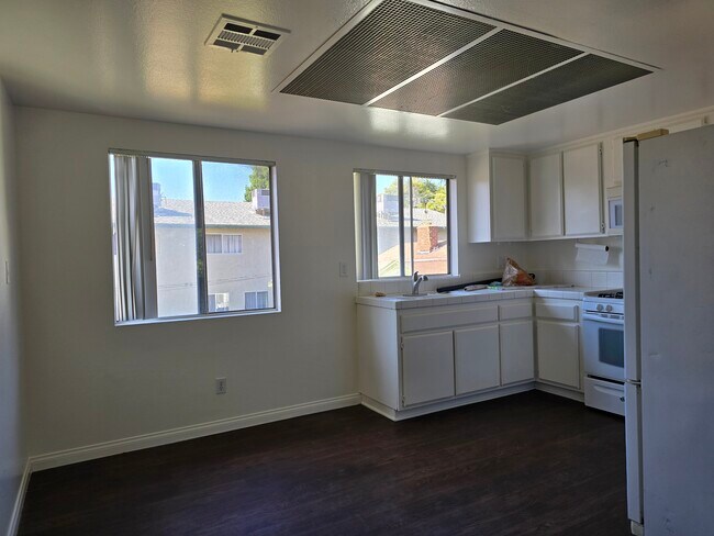 Building Photo - 7937 Newlin Ave