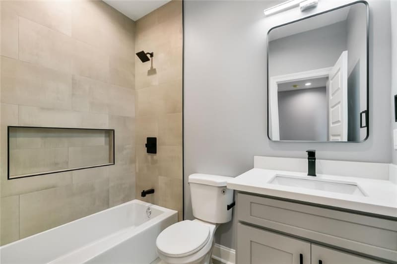 Building Photo - 1222 St Denis St