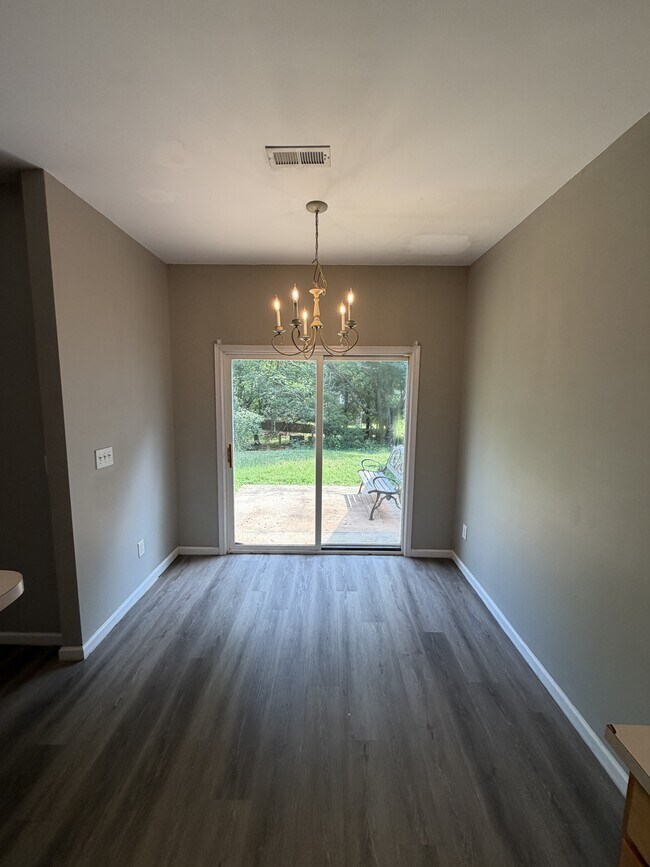 Building Photo - 6350 Morningview Ct