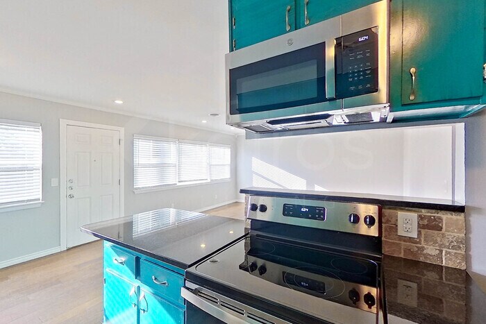 Building Photo - 4418 Mesa Cir