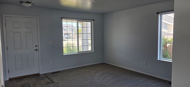 Building Photo - Stunningly Upgraded 4-Bedroom Home in Prime Kuna Location